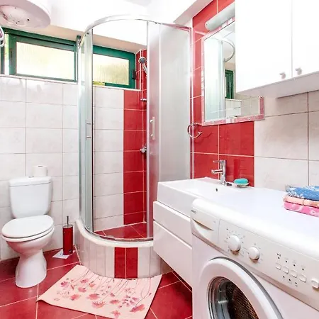 Enjoy A Cozy In 65 M² With Terrace スラティネ